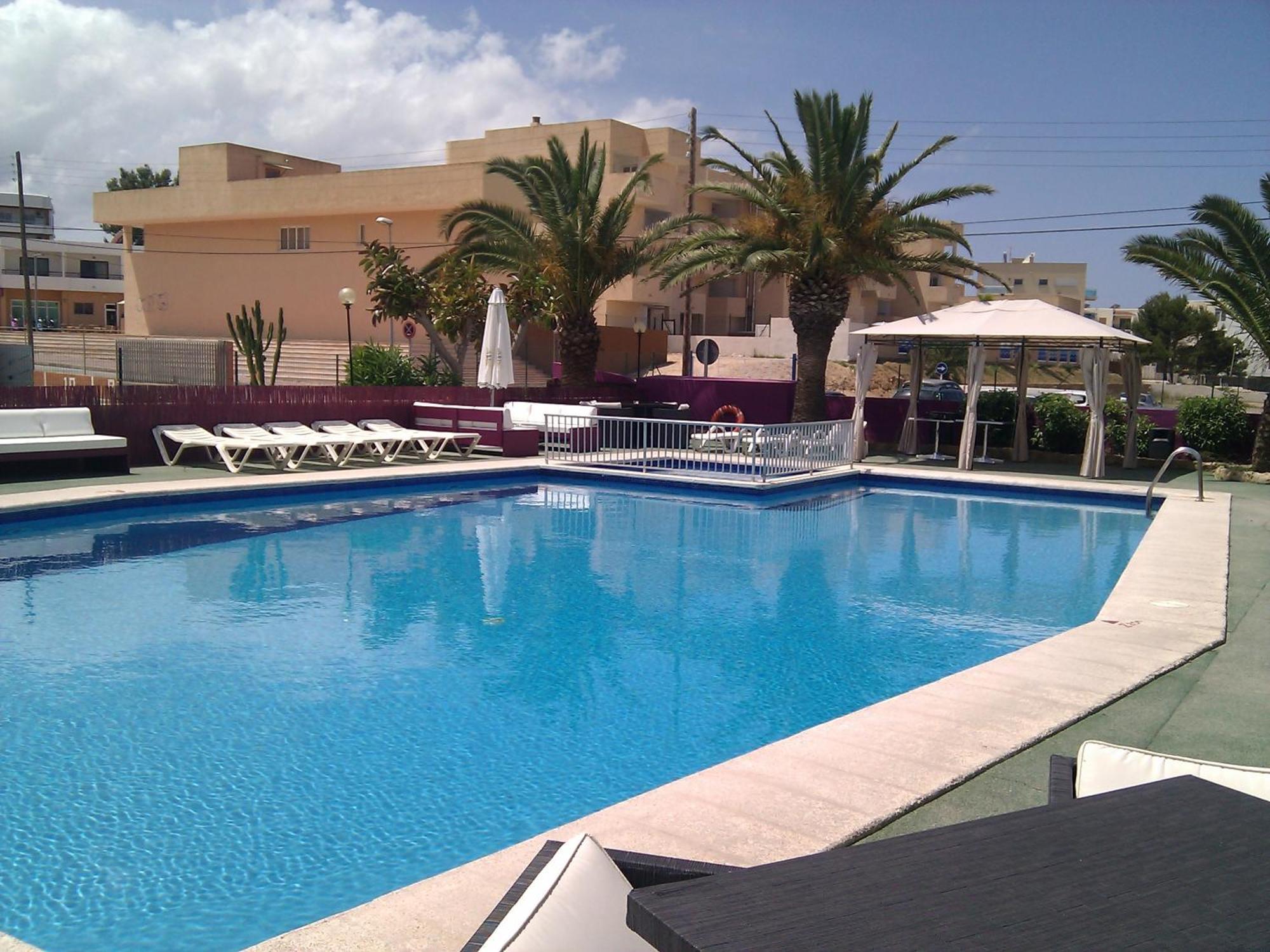 Apartamentos Alba Sant Antoni de Portmany Екстериор снимка