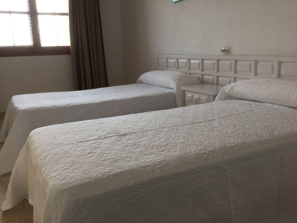 Apartamentos Alba Sant Antoni de Portmany Екстериор снимка