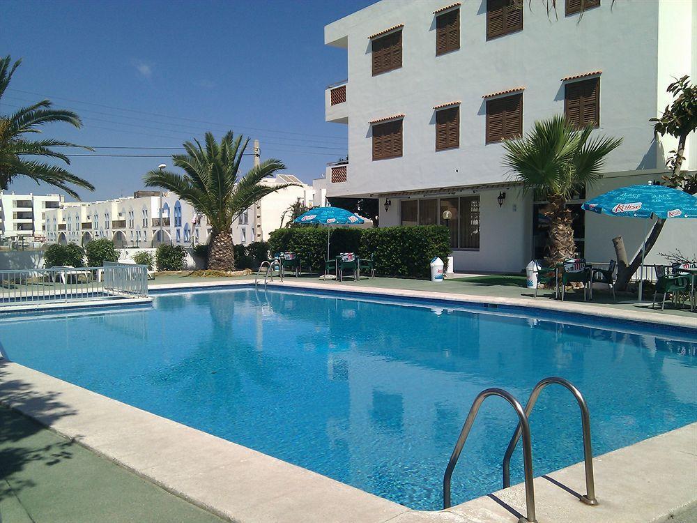 Apartamentos Alba Sant Antoni de Portmany Екстериор снимка